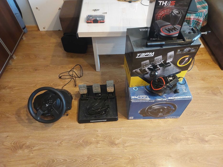 Thrustmaster t300rs z pedalami t3pm i shifter th8s