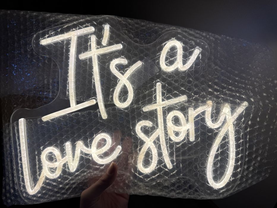 Napis LED It’s a love story NOWY