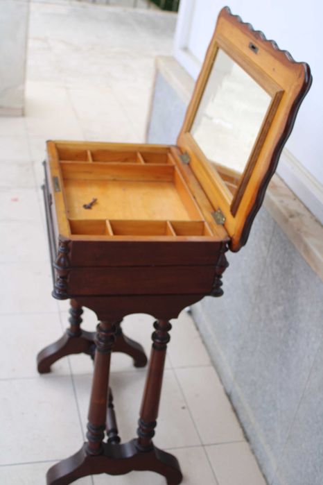 Mesa trabalho\Costura Vitoriana, seculo XlX,