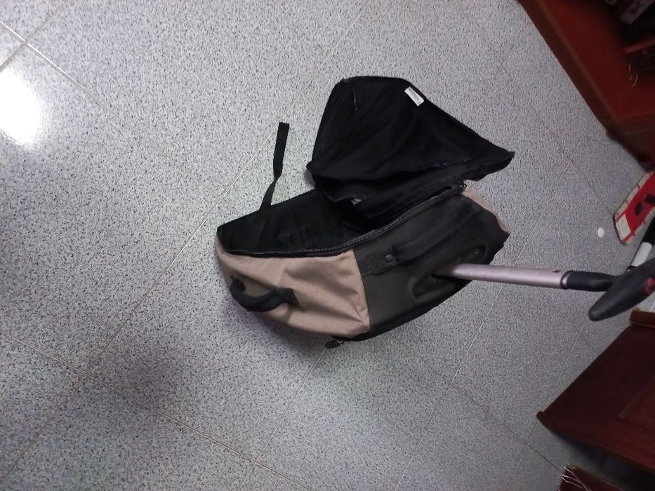 Várias mochilas tudo em bom estado