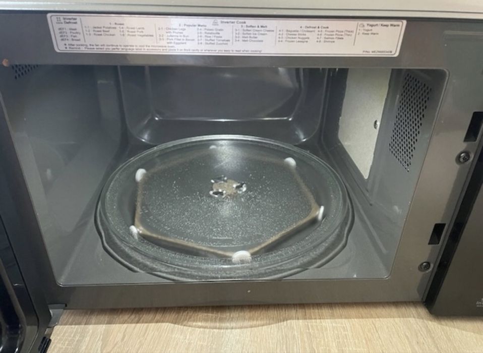 Kuchenka mikrofalowa LG NeoChef™ MH6535GIS (25L)