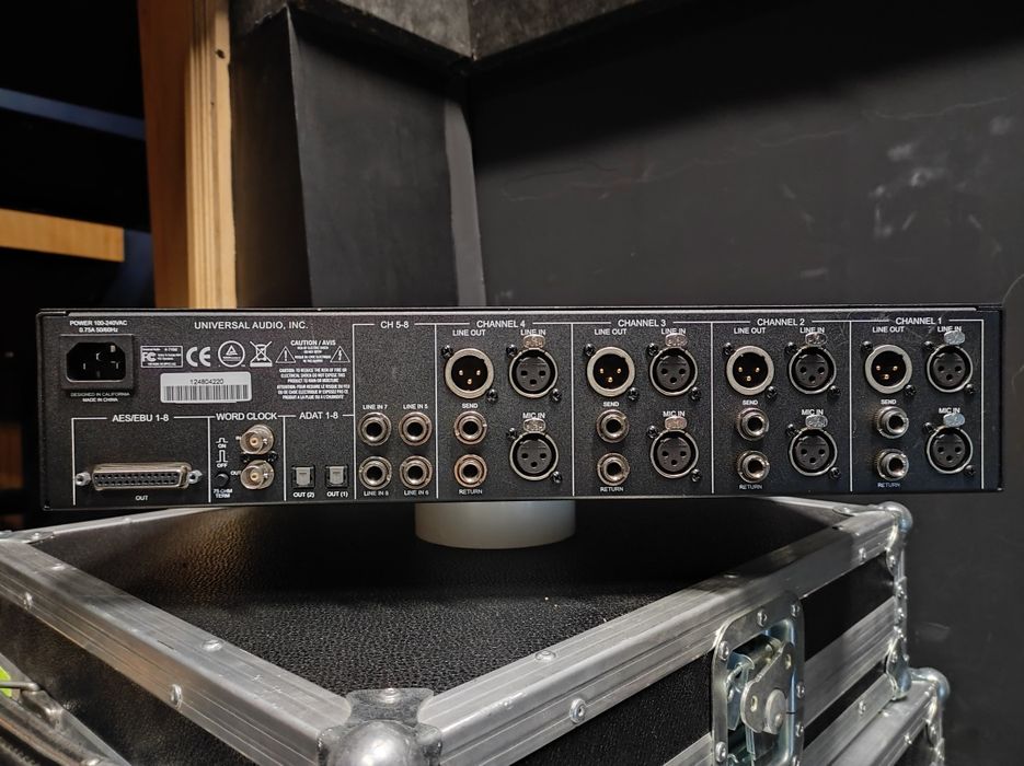 Universal Audio 4-710d Preamplificador 4 canais