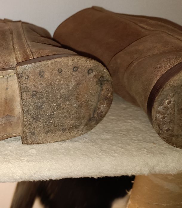 Botas de Cano Alto em Pele com Sola em Couro