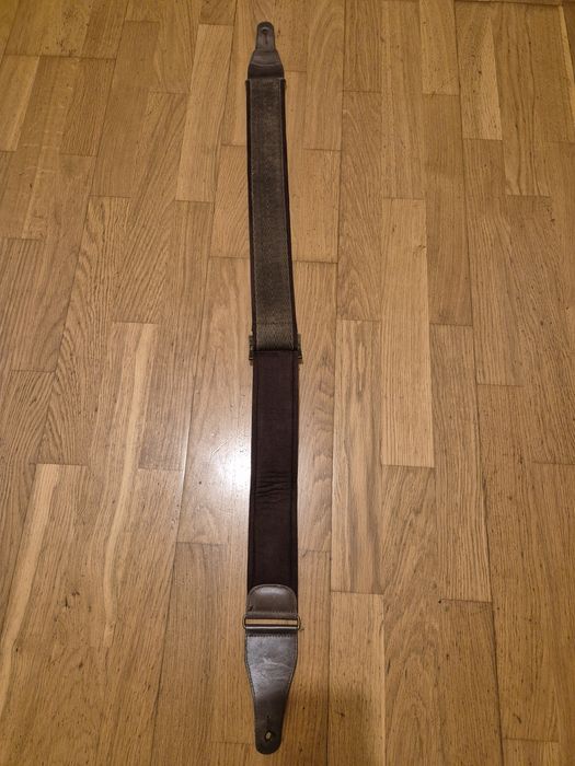 Correia para baixo ou guitarra