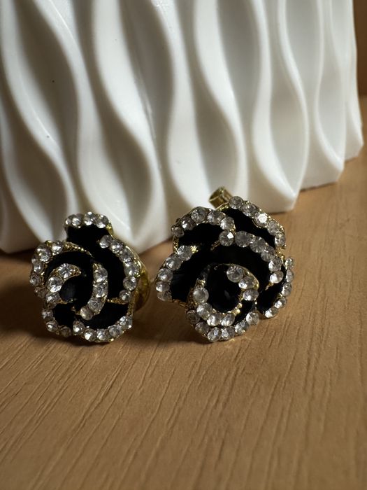 сережки в стилі Chanel