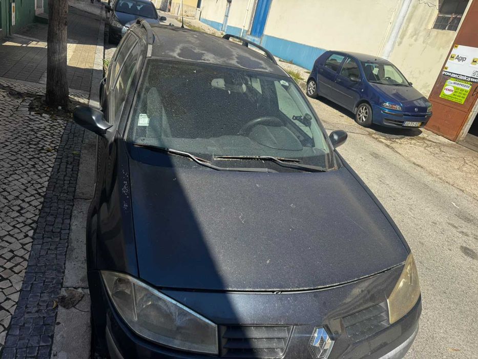 Renault Mégane 1.5 - 2005 – Precisa de Reparos | Espaçosa e Versátil foto 2