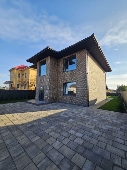 Продаю двоповерховий будинок на 178м2 в с Гатне!! Газ,