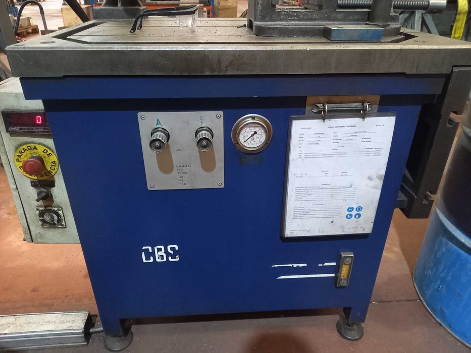Máquina de roscar hidráulica CBS