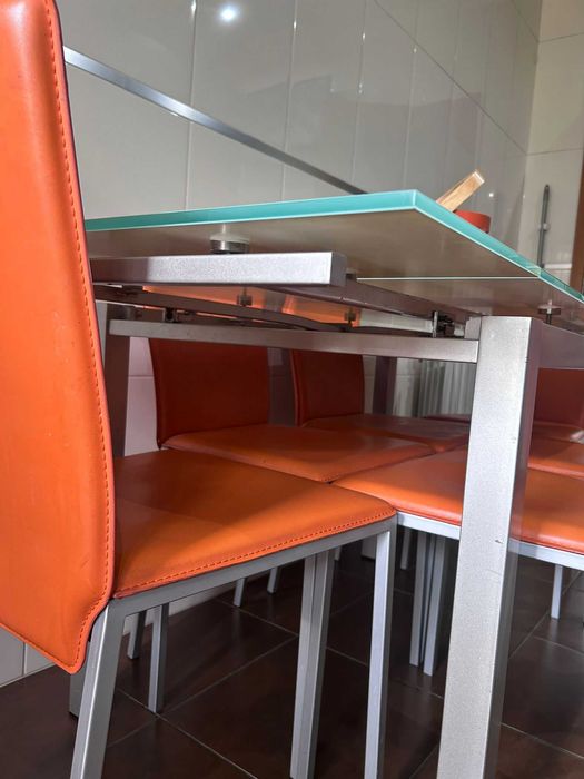 Mesa de vidro temperado extensível + 6 Cadeiras