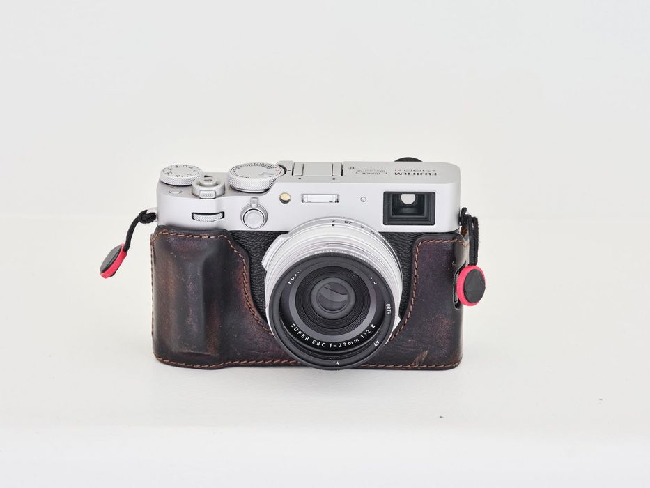 Fujifilm X100VI (16.200 disparos) + kit filtros magnéticos Urth 49mm + Black Mist 1/4 + bateria extra + estojo pele