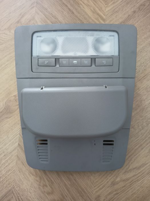 Lampka oświetlenie wnętrza kabiny  przód Opel Astra IV J