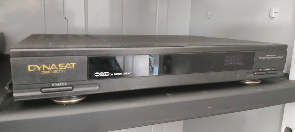 DynaSat DSR3000 - Receptor de satélite + posicionador