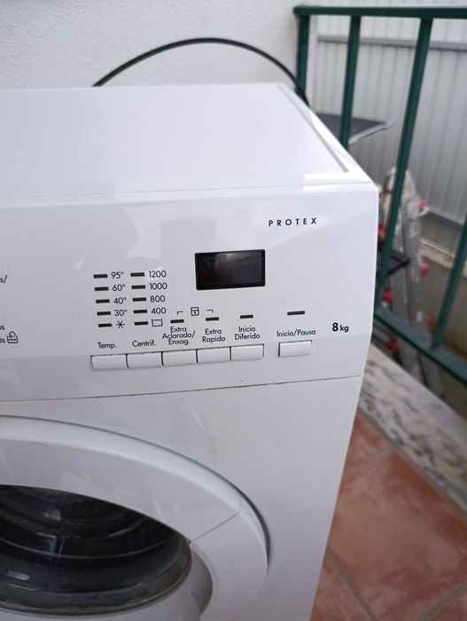 Máquina de lavar roupa AEG