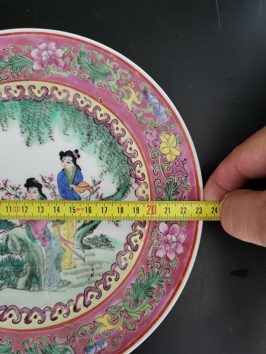 Prato em Porcelana da China,  fabricado em Macau.