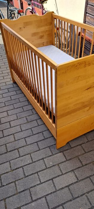 Łóżeczko dziecięce drewniane