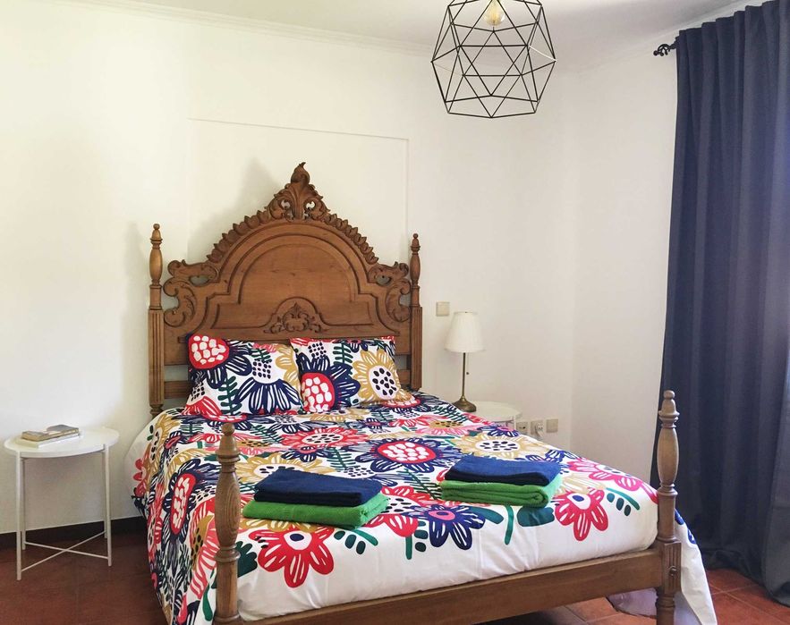 Apartamento com 1 quarto, sala, cozinha, jardim e estacionamento