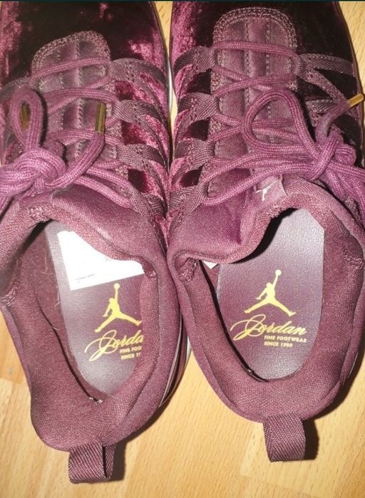 Śliczne buty JORDAN  damskie aksamit rozm.39(24.5cm)