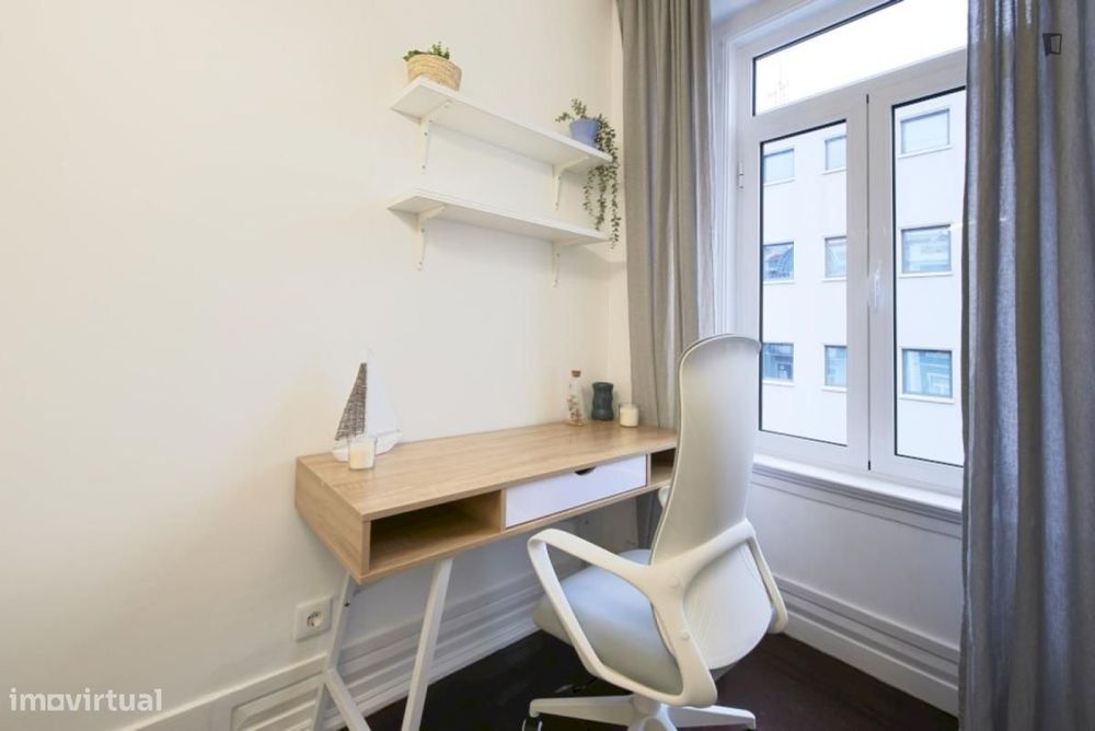 Quarto - localizado em Arroios Lisbon
