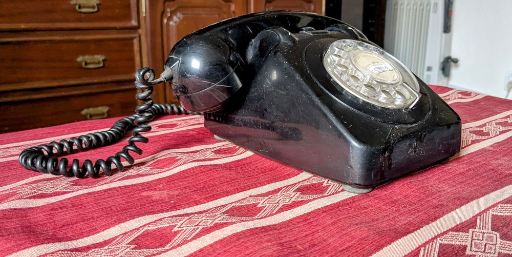 Telefone Antigo de Disco – Modelo PTT Francês – Colecionável Vintage
