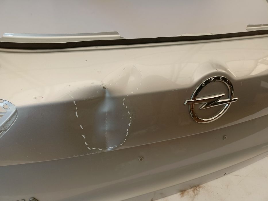 Opel Insignia B II 2 kombi 17- klapa tylna tył bagażnika