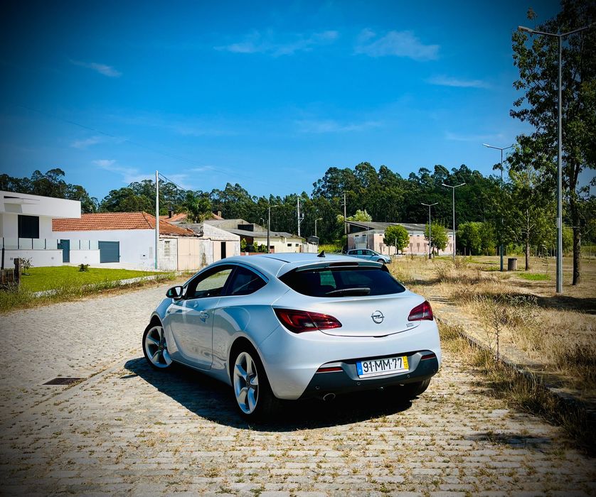 Veículo automóvel Opel Astra GTC 2.0 CDTI 165cv para venda