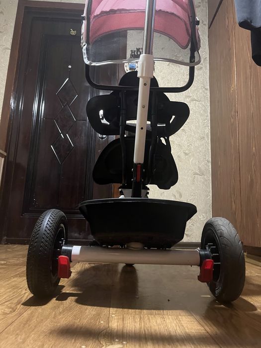 Детский трёхколёсный велосипед с ручкой и козырьком, как новый