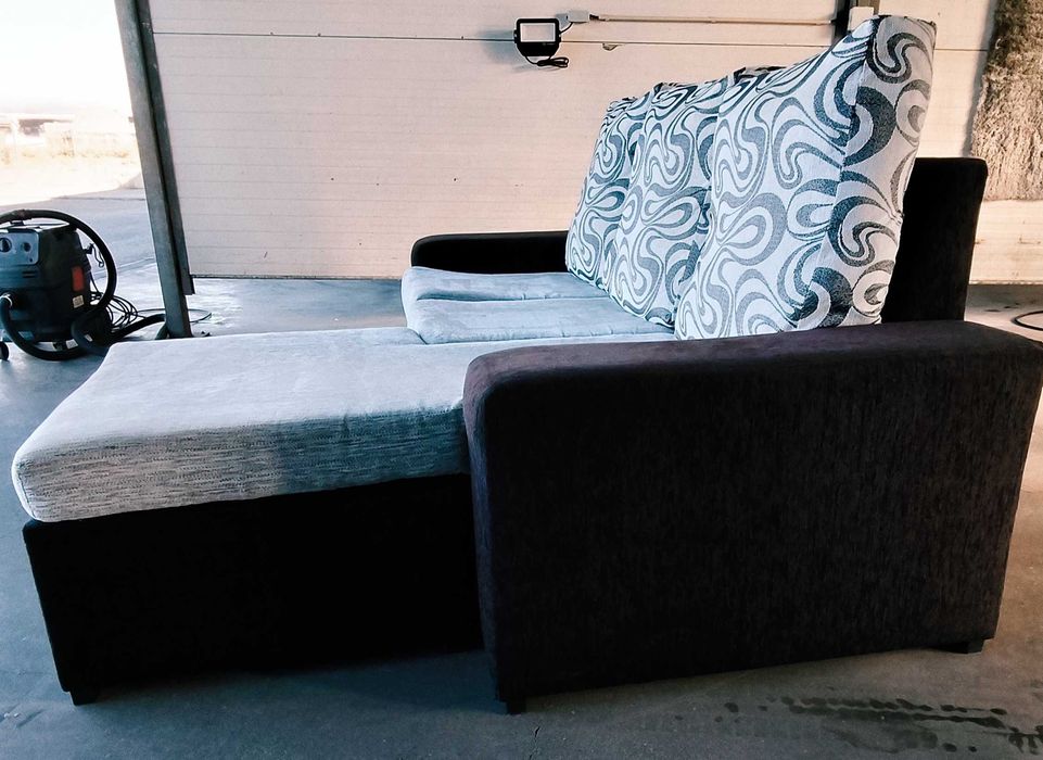 Sofá 3 lugares Preto e Cinza Claro com chaise longue - 2,10m