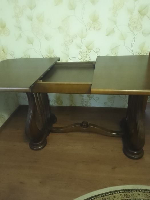 обідній стіл для вітальні