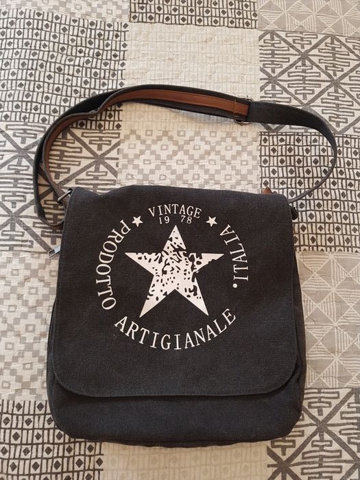 Tobrbka na ramie z regulowanym paskiem