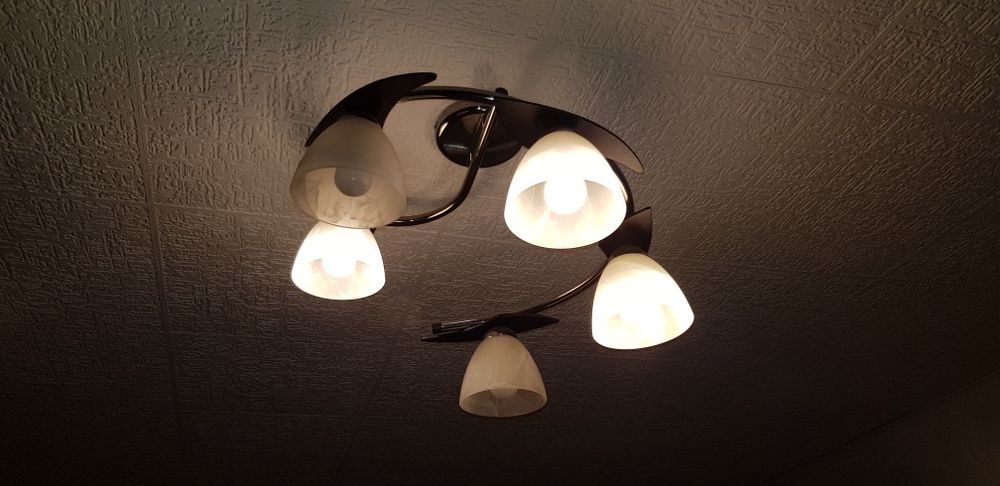 Żyrandol, lampa pokojowa