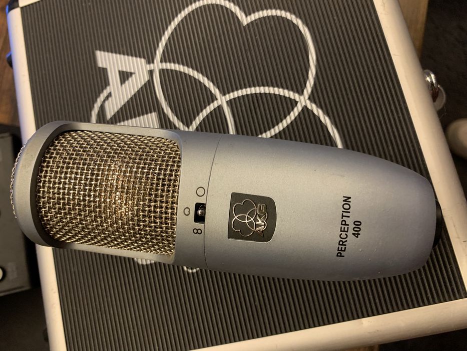 AKG Perception 400