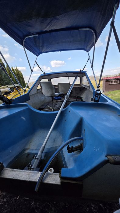 Łódź z silnikiem 10KM i bimini zarejestrowana