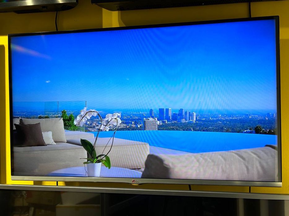 Безрамковий Преміум 3D Телевізор 47” 47LB720V Smart TV, WiFi