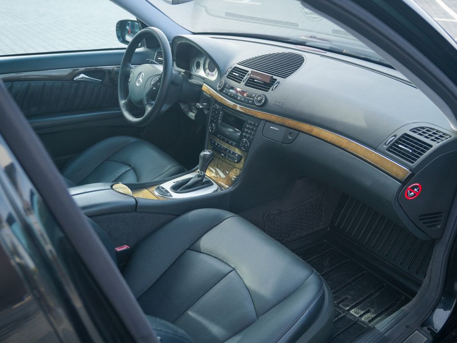 Mercedes benz w211 e500.