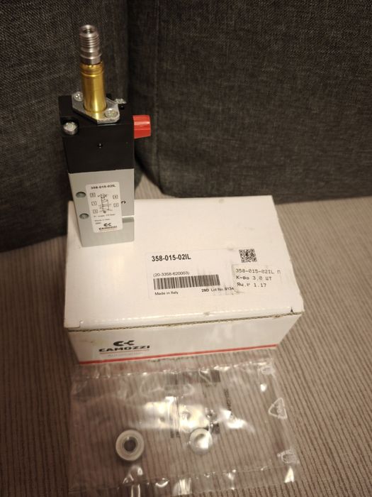 Пневморозподільник Camozzi 358-015-02IL