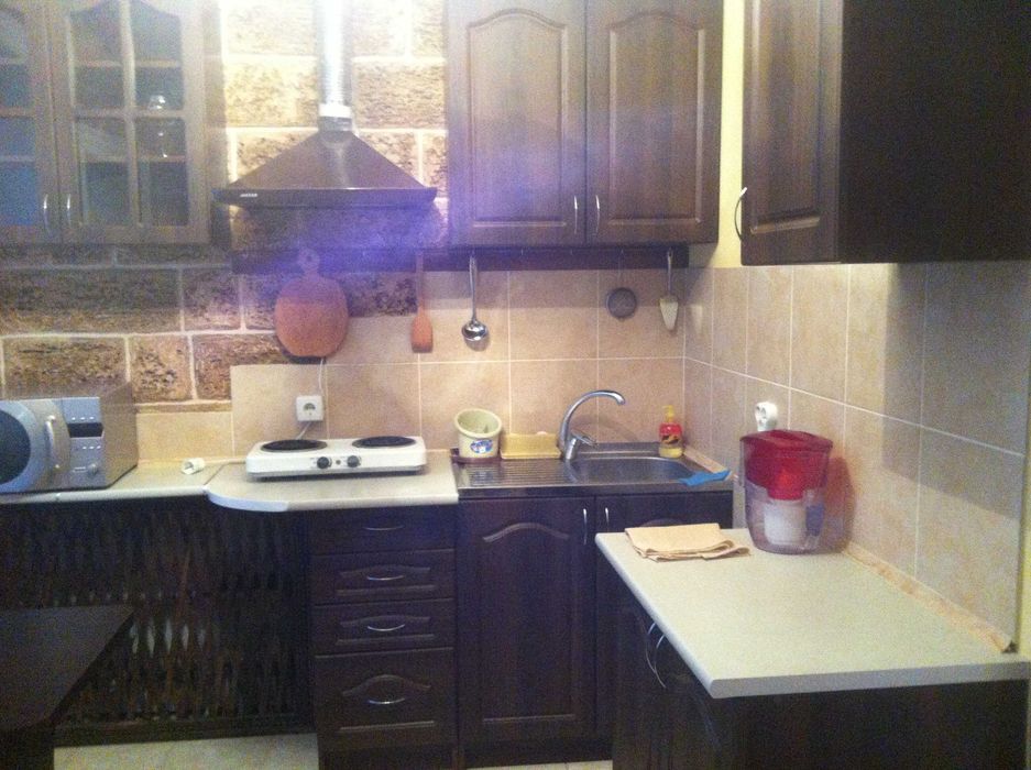 Сдам домик(ЗДАМ будиночок) с местом для автомобиля во дворе