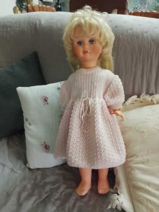 Boneca da decada de 70 com 60cm