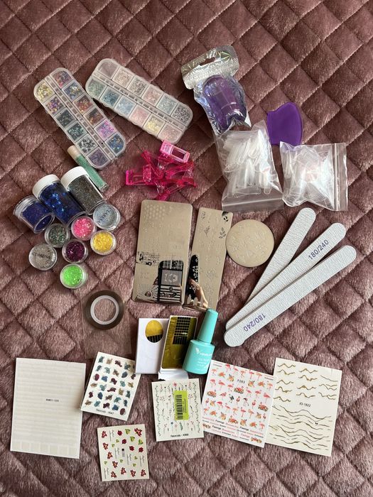 Zestaw do paznokci – stemple, ozdoby + tipy żelowe NOWE