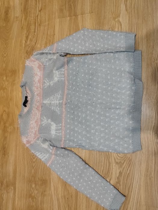 Sweter damski z motywem zimowym