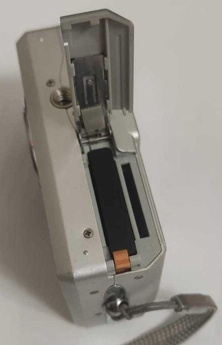 Máquina fotográfica digital compacta BenQ DC C60.