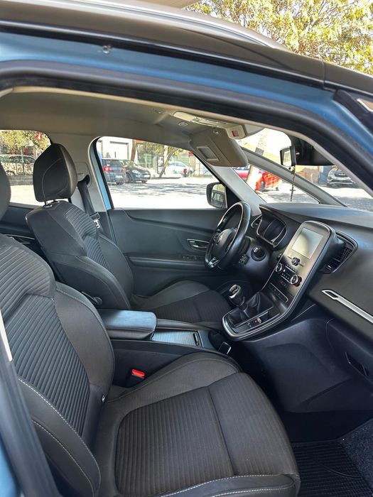 Renault grand senic hybrid