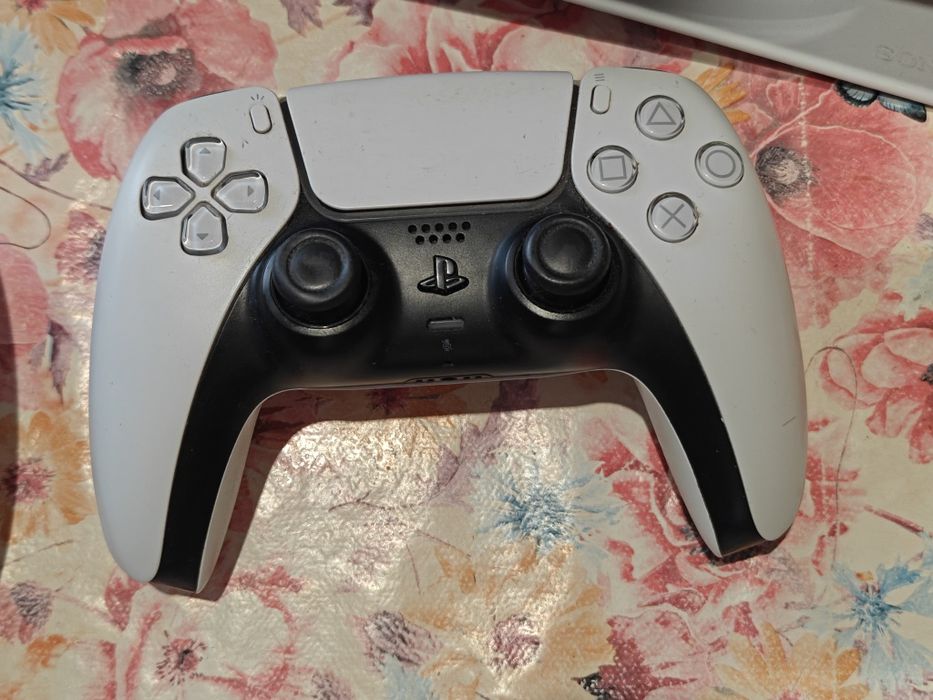 Konsola Sony PlayStation 5 (Fat) + 2 Pady DualSense + Stacja Ładująca
