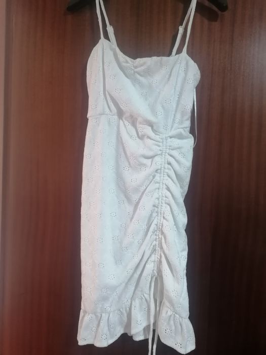 Vendo vestido branco tecido todo trabalhado
