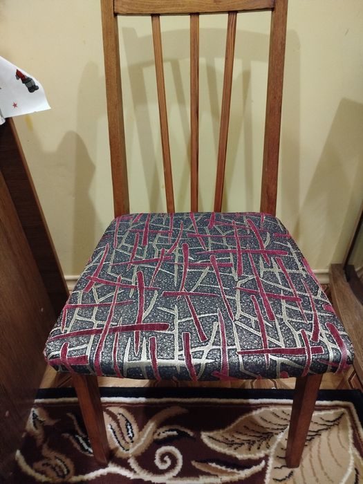 Нове дерев'яне односпальне ліжко