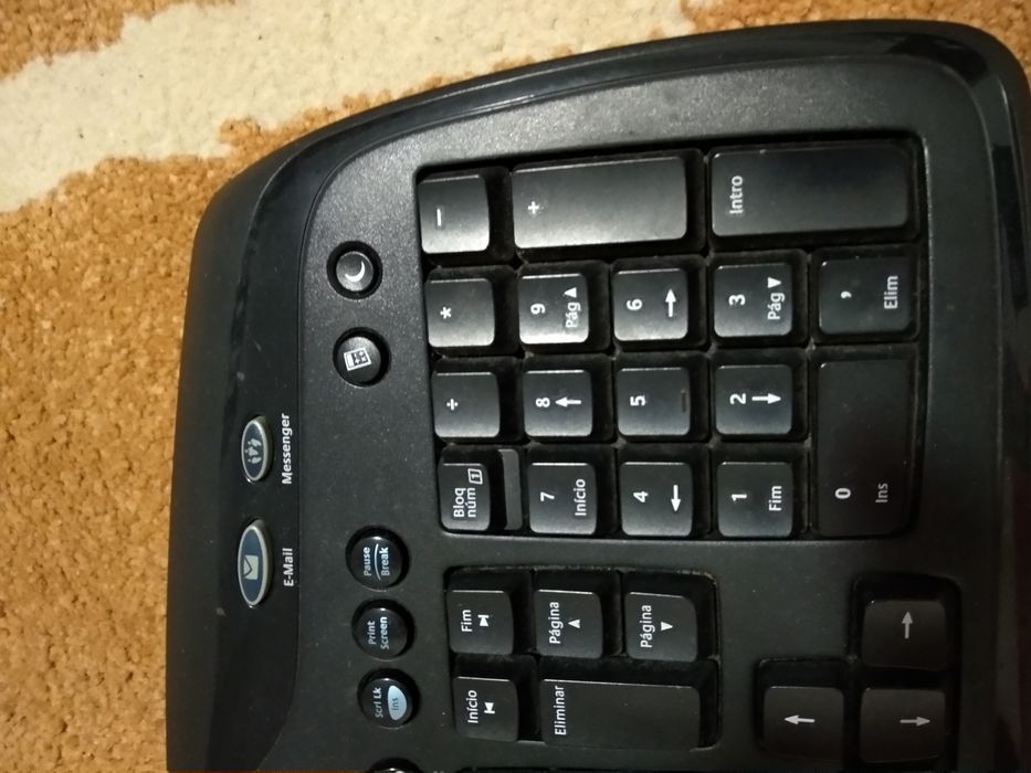 Logitech keyboard like new64283971723777123