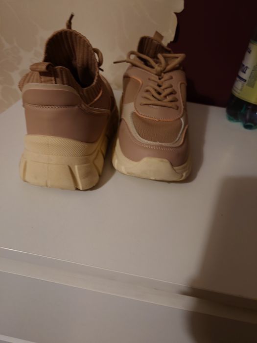 Buty sportowe beżowe rozmiar 38 nowe