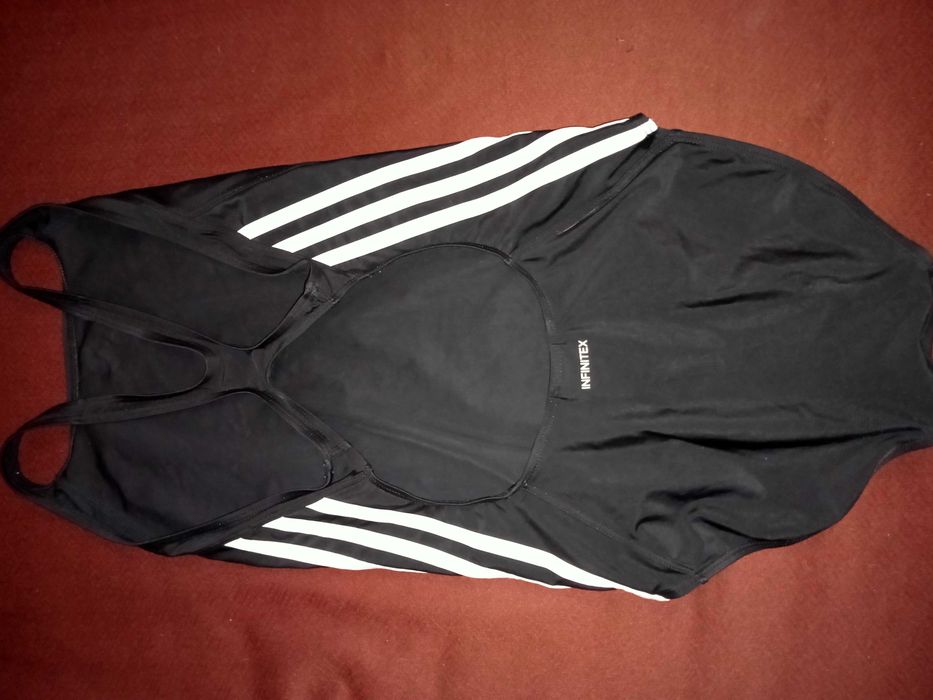 Strój kąpielowy damski adidas.