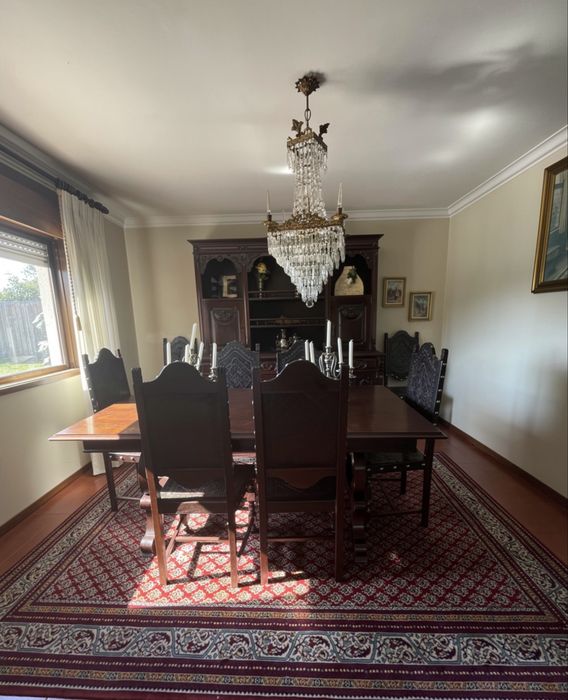 Sala de Jantar Completa – Madeira Maciça – 6 Cadeiras + Aparador
