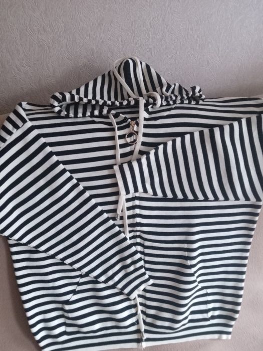 Продам женскую кофту