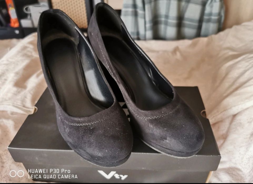 Czarne koturny Graceland